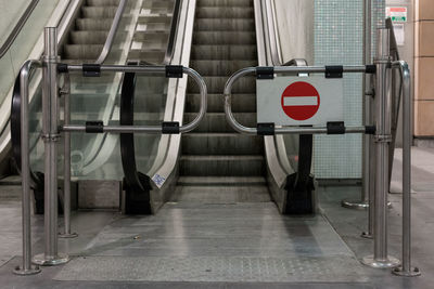 Arrow sign on escalator