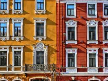 Full frame shot of buildings in city