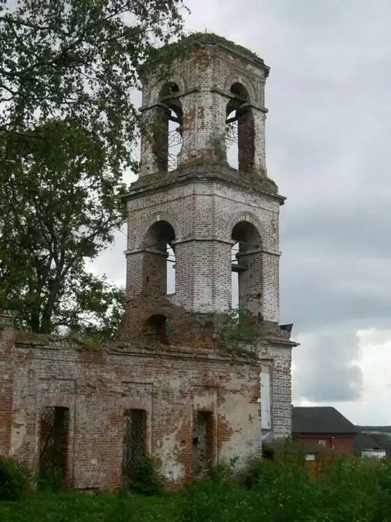 architecture, built structure, building exterior, history, sky, low angle view, old, old ruin, the past, cloud - sky, arch, tree, abandoned, day, damaged, outdoors, grass, no people, ancient, religion