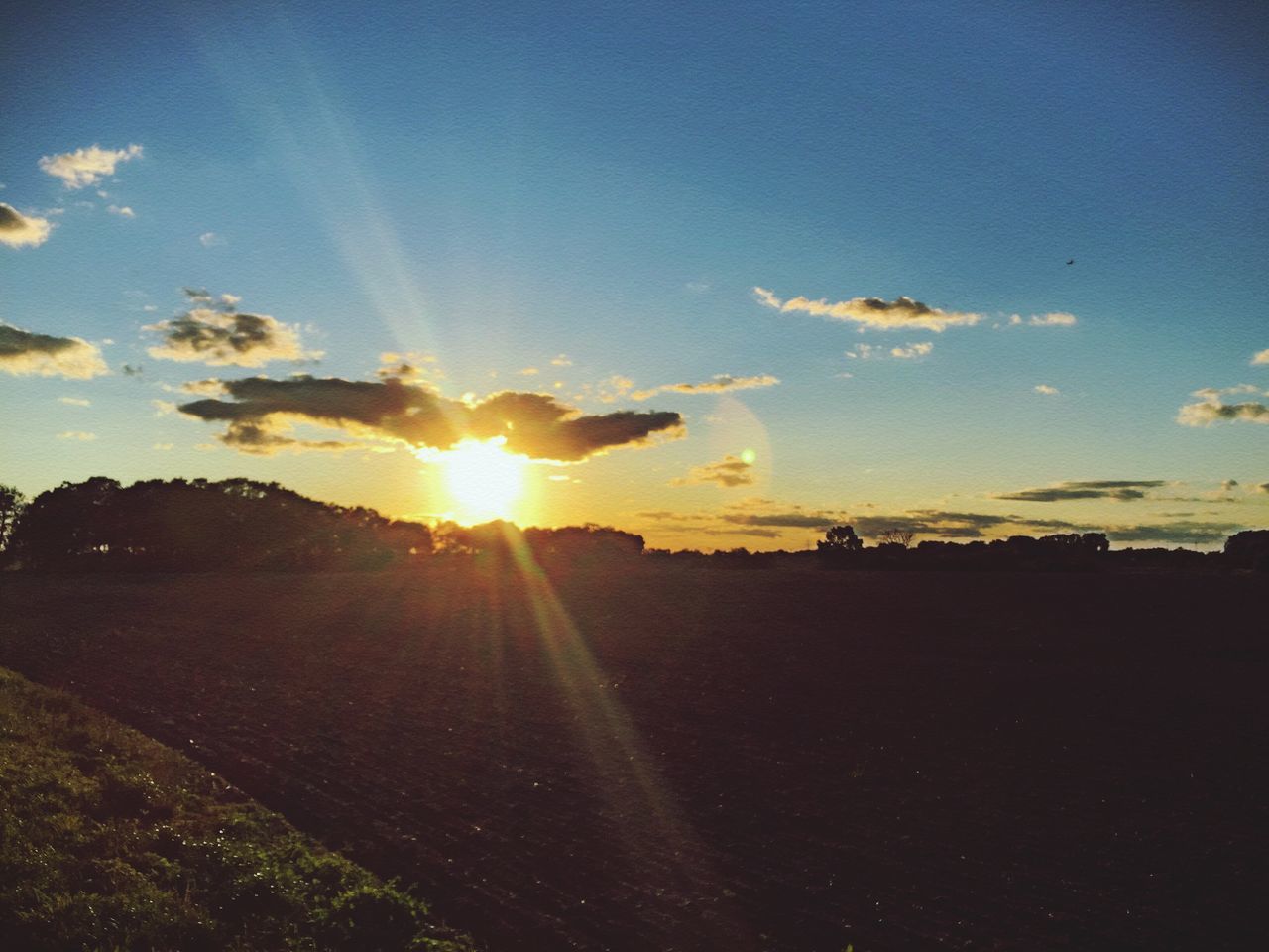 sun, sunset, sky, sunlight, sunbeam, tranquil scene, tranquility, scenics, lens flare, beauty in nature, landscape, nature, silhouette, idyllic, cloud - sky, cloud, outdoors, non-urban scene, no people, remote