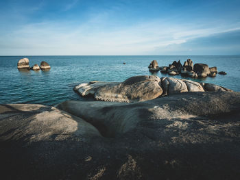 Scenic view of exotic rock formation bay against blue sky. hin ta hin yai, koh samui, thailand.