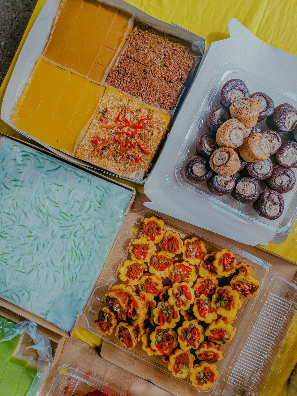 HIGH ANGLE VIEW OF VARIOUS FOOD FOR SALE AT MARKET STALL