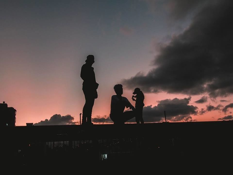 Siluetas Atardecer Amigos Felicidad Belleza Gracias Cielo