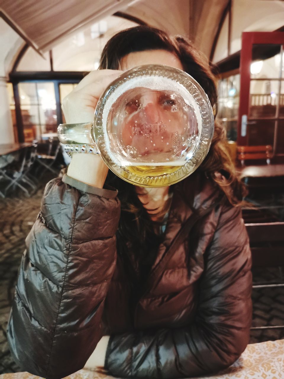 PORTRAIT OF YOUNG WOMAN HOLDING ICE CREAM IN GLASS