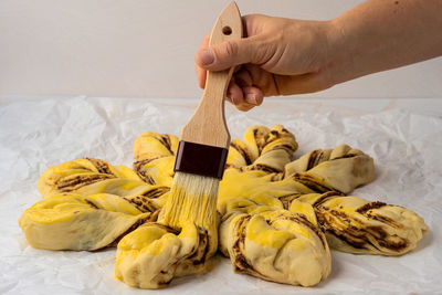 Midsection of man preparing food on cutting board