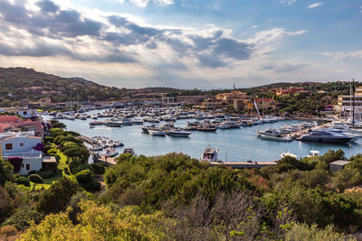 Boats sailing in sea against sky in city