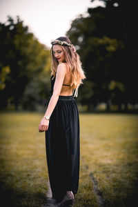 Beautiful young woman posing at park