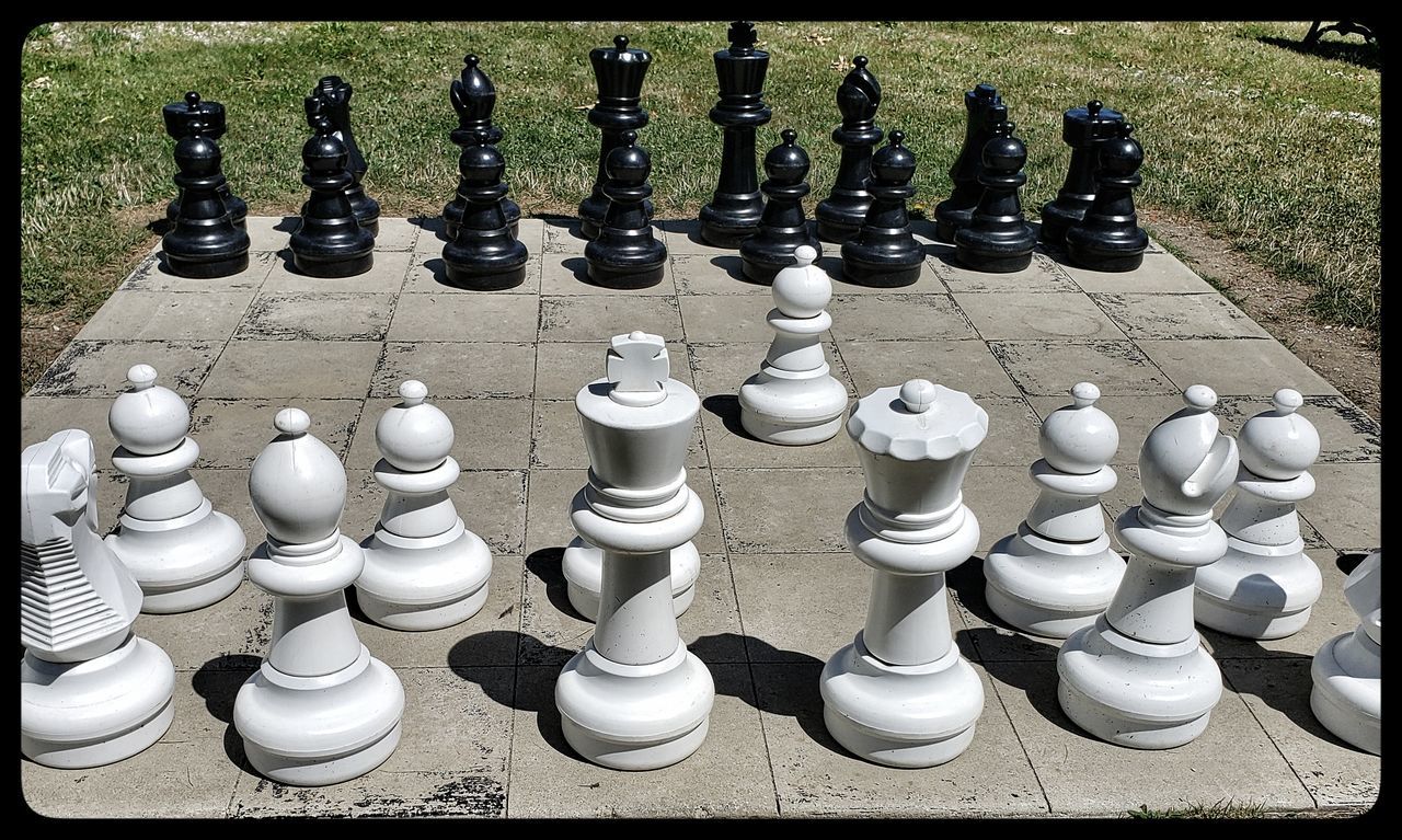 HIGH ANGLE VIEW OF CHESS PIECES ON TABLE