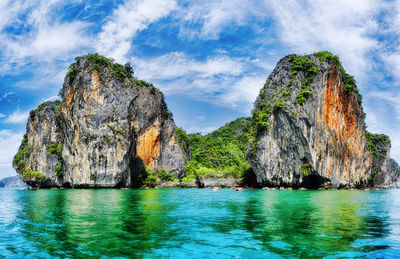 Phang nga bay is a 400 kmp bay in the strait of malacca , thailand.