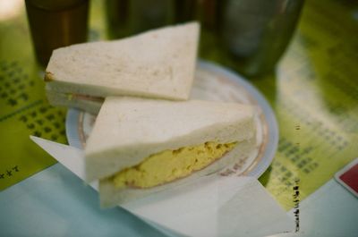 Close-up of fresh bread in plate on table