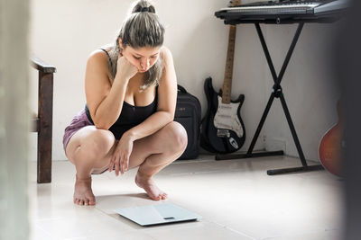 Side view of woman exercising in gym