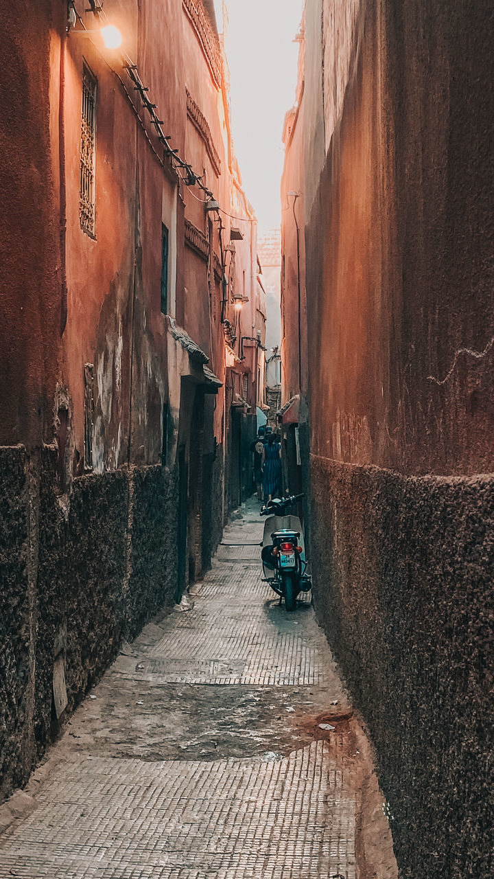 FOOTPATH AMIDST BUILDINGS IN CITY