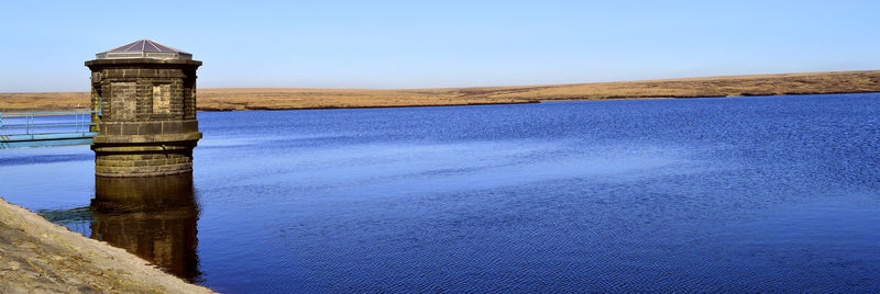 Chew reservoir above the village of greenfield, on saddleworth moor in greater manchester