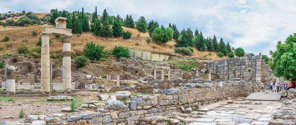 Old ruin building against sky