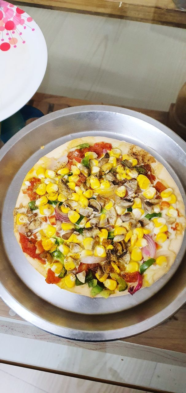 HIGH ANGLE VIEW OF MEAL SERVED IN BOWL