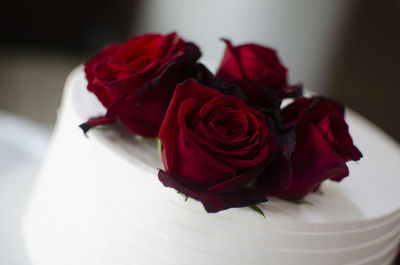 Close-up of rose bouquet on table