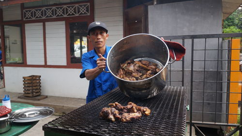 Cropped hand of man preparing food