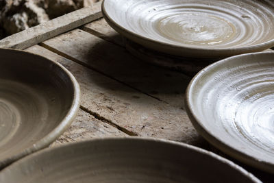 Ceramic dishes for sale in maragogipinho in the city of aratuipe, bahia.