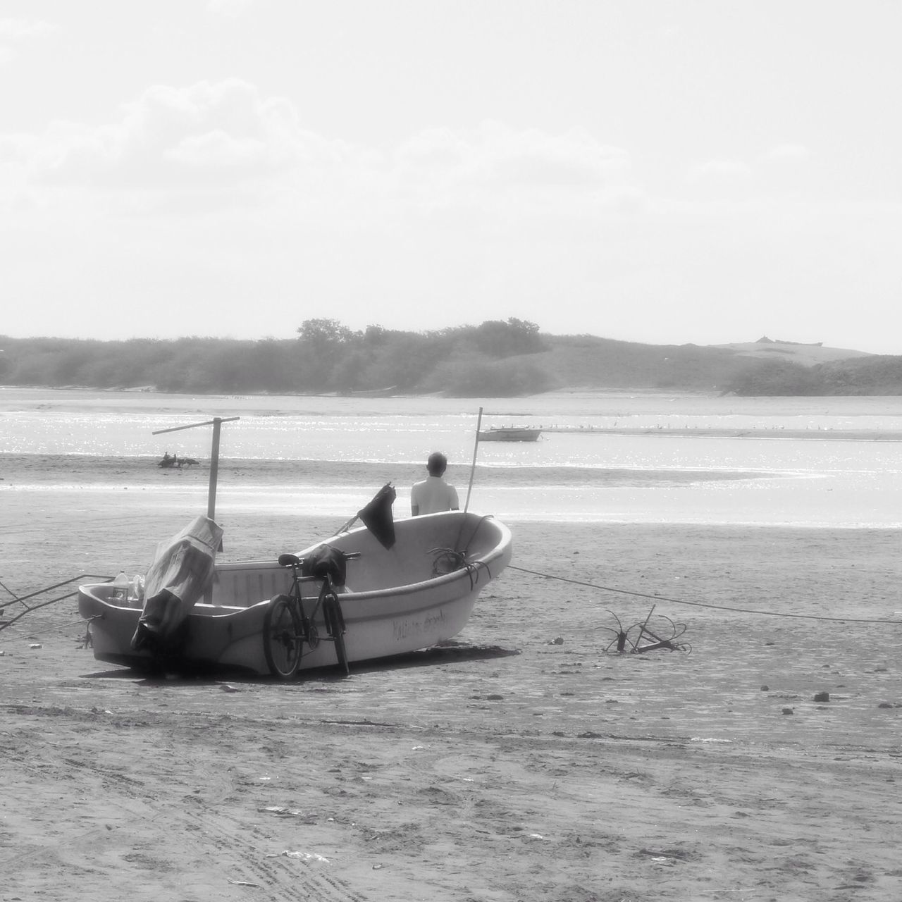 Sur la plage abandonnée...