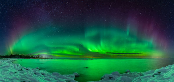 During the christmas holidays, there were powerful northern lights. here is a panorama of them.