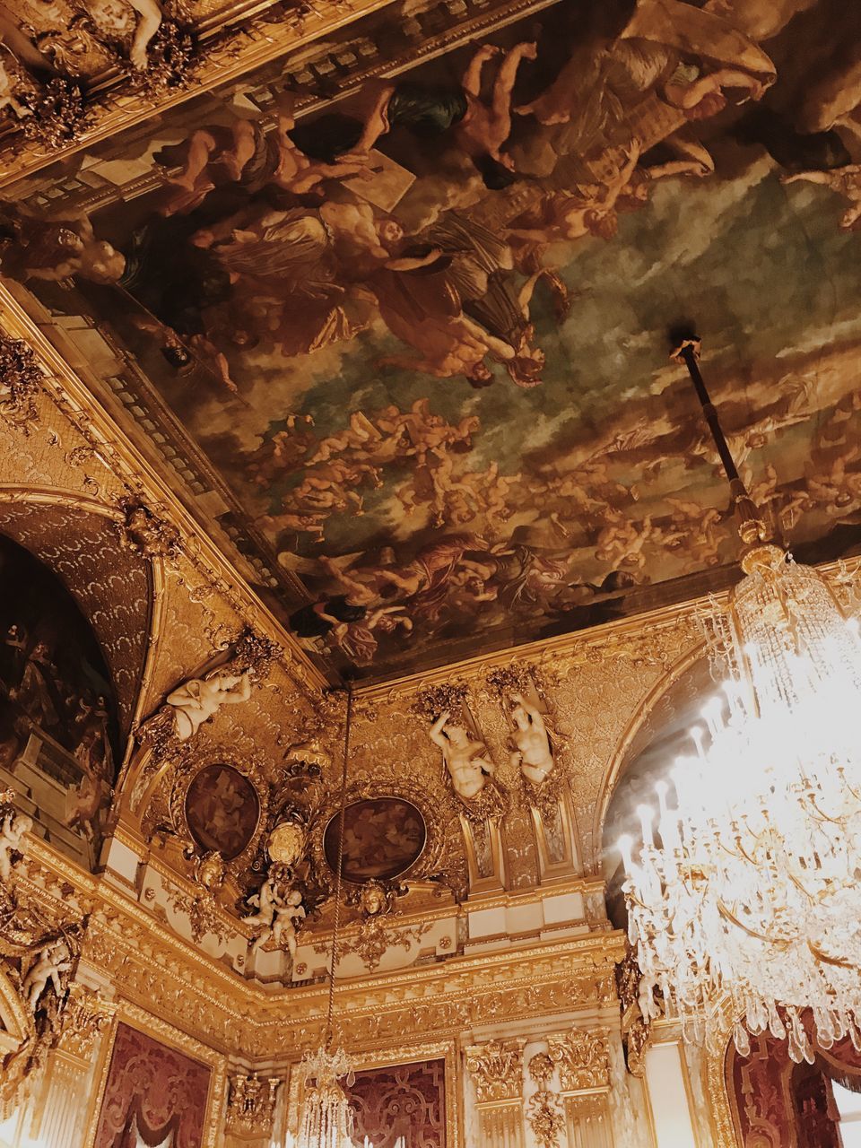 LOW ANGLE VIEW OF A CEILING OF A BUILDING