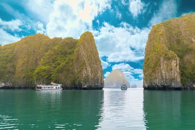 Panoramic view of bay against sky