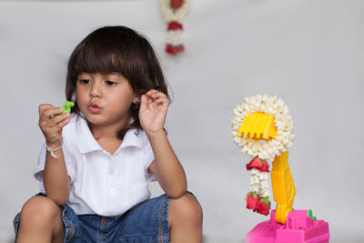 Portrait of cute girl holding flowers