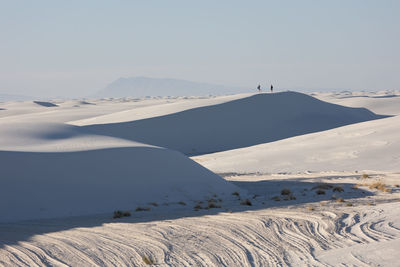 A couple on the dunes in white sands national park