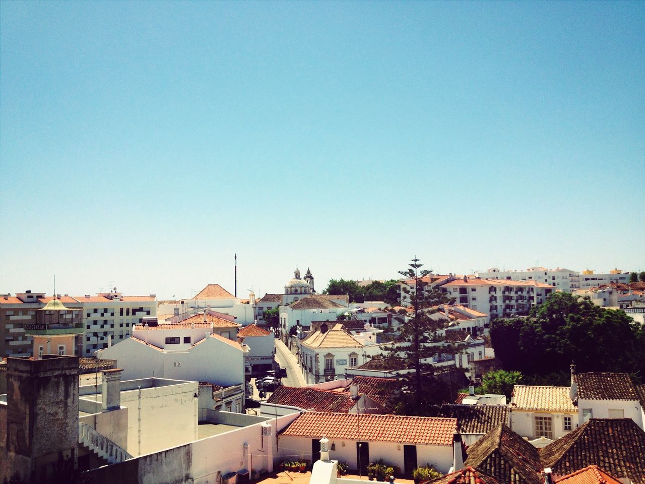 building exterior, architecture, built structure, clear sky, copy space, cityscape, city, residential district, crowded, residential structure, residential building, blue, high angle view, house, town, townscape, city life, community, outdoors, roof