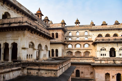 Beautiful view of orchha palace fort, raja mahal and chaturbhuj temple from jahangir mahal, orchha