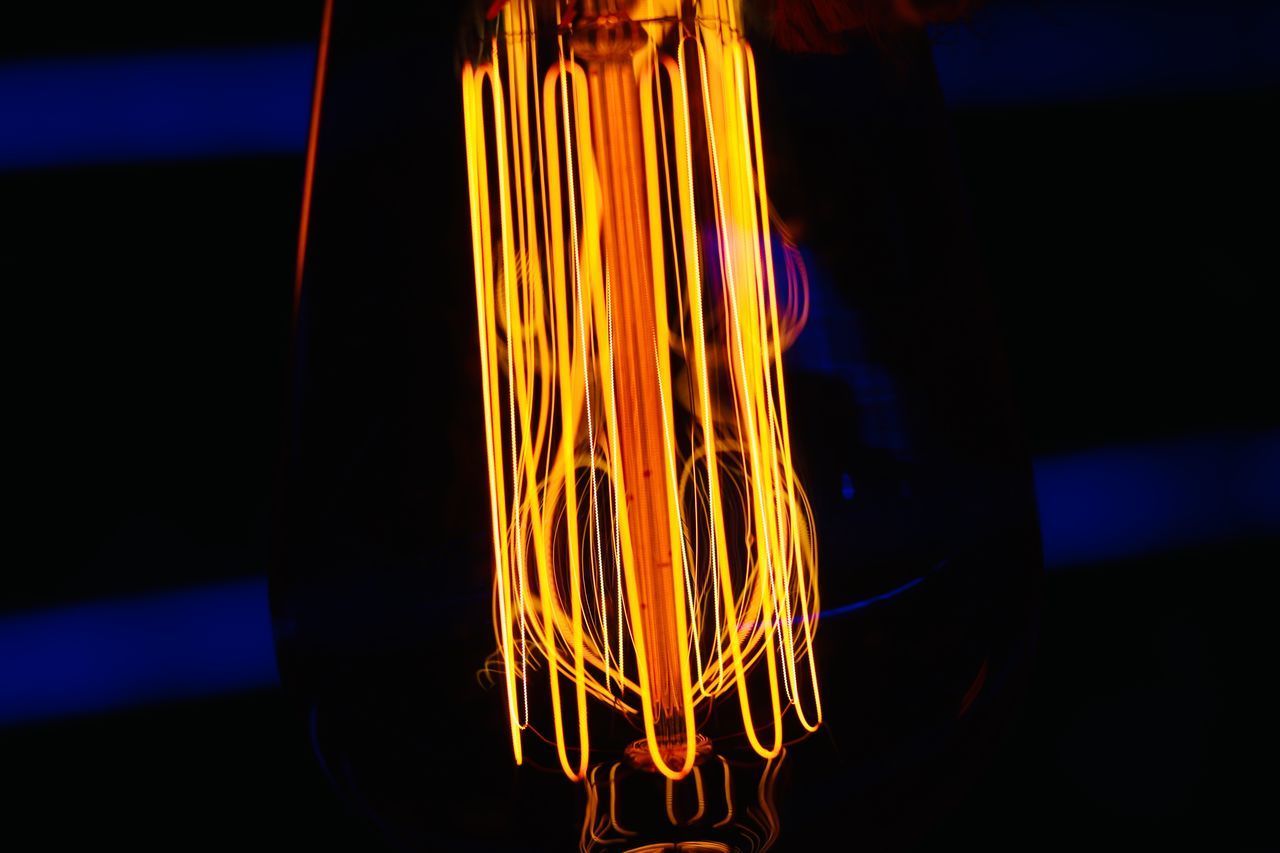 CLOSE-UP OF LIGHT BULB