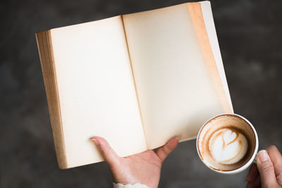 Close-up of hand holding coffee cup