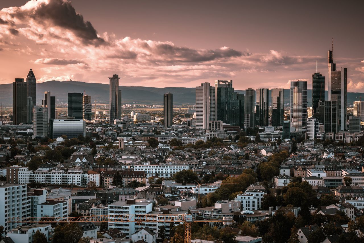 building exterior, architecture, city, built structure, cityscape, building, sky, cloud - sky, residential district, crowd, sunset, office building exterior, crowded, skyscraper, nature, urban skyline, city life, high angle view, modern, outdoors, settlement, apartment