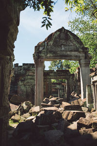 Old ruin building against sky