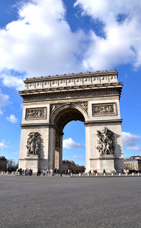 View of triumphal arch in city against sky