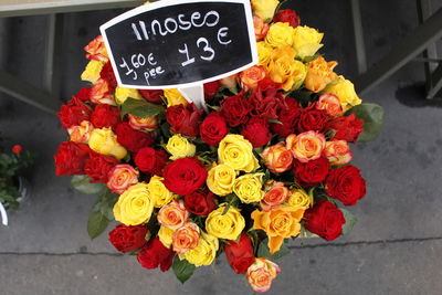 Price tag on bouquet of colorful rose flowers at market