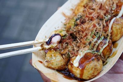 Cropped hand holding food in plate