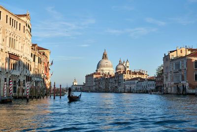 Grear canal amidst buildings against sky in venice city 