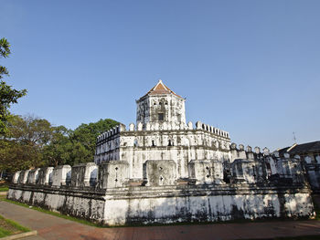 View of phra sumen fort from santichai prakan park side at phra athit road, bangkok, thailand