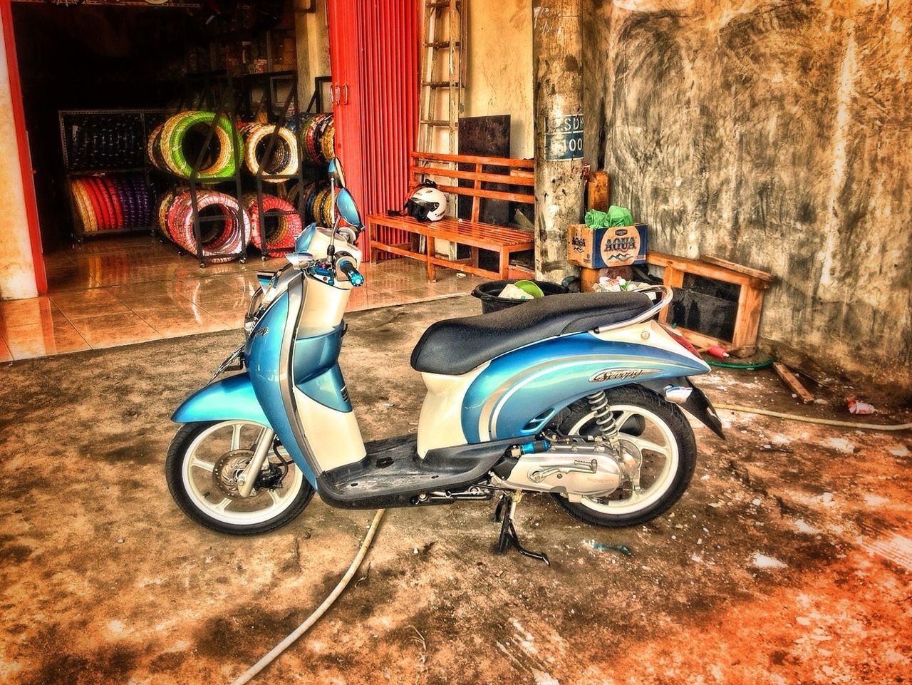 bicycle, mode of transport, land vehicle, transportation, stationary, architecture, building exterior, built structure, parking, parked, street, wall - building feature, side view, day, house, sidewalk, outdoors, sunlight, absence, no people