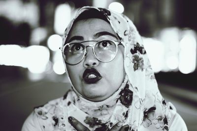 Close-up portrait of young woman wearing eyeglasses