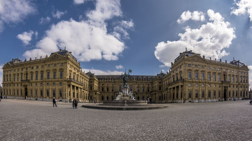 Statue of historical building against cloudy sky