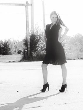 PORTRAIT OF YOUNG WOMAN STANDING ON WALL