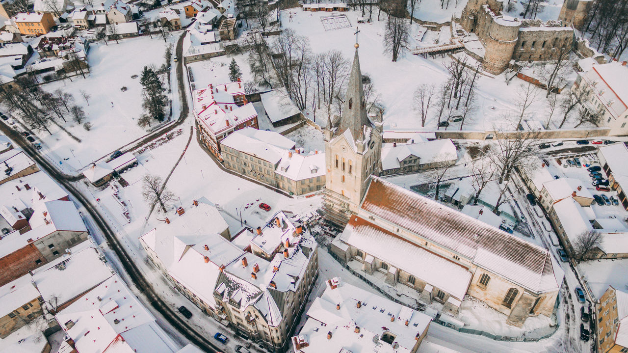 HIGH ANGLE VIEW OF CITY STREET DURING WINTER