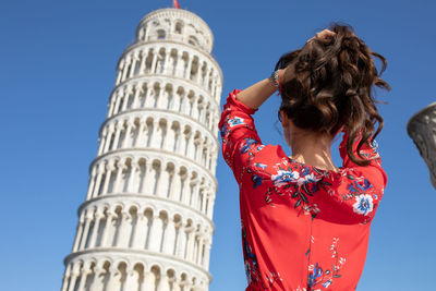 Woman standing against leaning tower of pisa