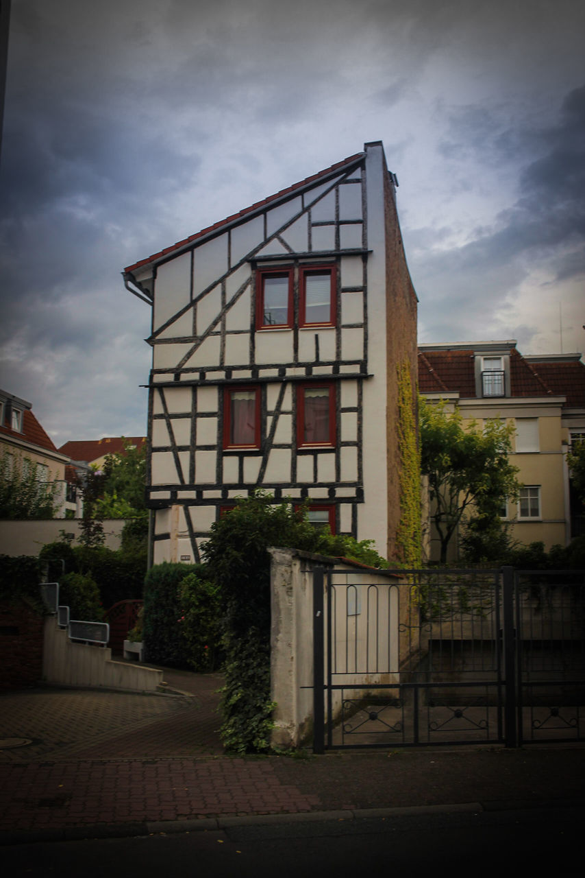 architecture, built structure, building exterior, house, cloud - sky, sky, no people, outdoors, residential building, day