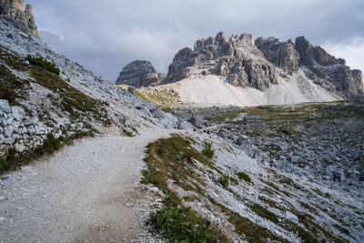 Hiking trail to cime di lavaredo with cadini di misurina mountain group. dolomites, italy