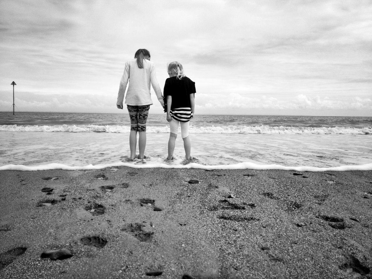 sea, beach, horizon over water, shore, water, sand, sky, rear view, leisure activity, lifestyles, full length, walking, vacations, person, men, standing, scenics, tranquility, tranquil scene