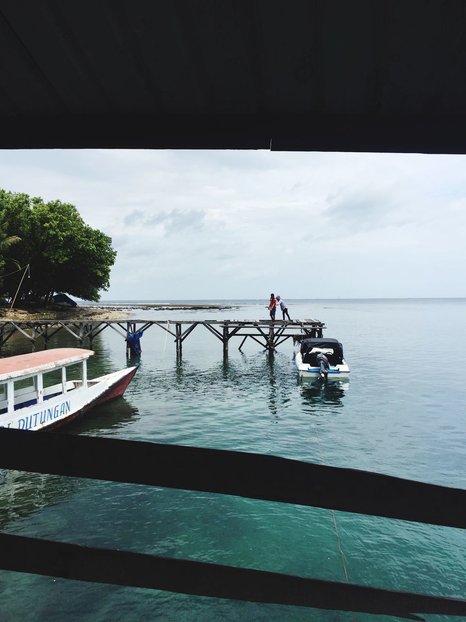 PEOPLE ON BOAT AGAINST SEA