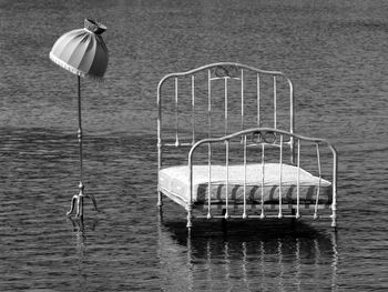 The bed on the lake